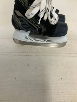 Used CCM TACKS AS 550 Youth Hockey Skate Youth 07.0