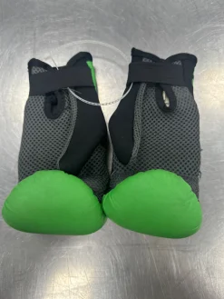 Used Century BRAVE YOUTH GLOVES Heavy Bag Gloves Black XS
