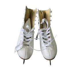 Used DBX CLASSIC FIGURE SKATES Girls Figure Skate White Junior 04