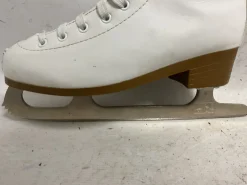 Used DBX Figure Skates White Junior 04