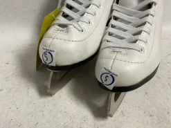Used DBX Women’s Figure Skates White Senior 5