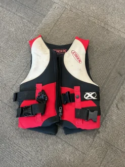Used DBX Youth PFD Red Youth 50-90