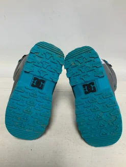 Used DC Shoes SCOUT 2017 Girls Snowboard Boots Grey Junior 02