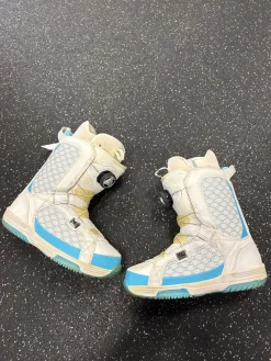 Used DC Shoes SCOUT Womens Snowboard Boots White Senior 7