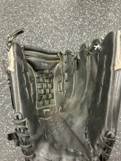 Used Demarini A0725DB14 BB/SB Glove RH Throw Black 14"