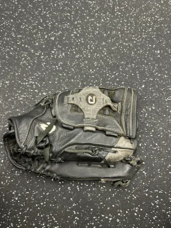 Used Demarini A0725DB14 BB/SB Glove RH Throw Black 14