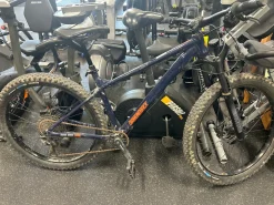 Used Diamondback SYNCR Mountain Bike Mens Navy Blue 43-47cm - 17-18" - MD Frame