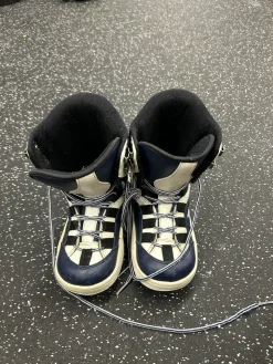Used DRILL Boys Snowboard Boots White Junior 03