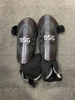 Used Dsg OCALA Soccer Shin Guards Adult Black MD