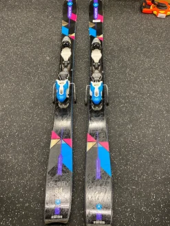 Used Dynastar GLORY 84 Womens DH Ski/Binding Black 163 cm
