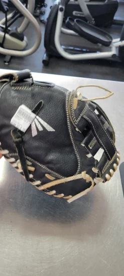 Used Easton 32.5 PFP26 BB/SB Catchers RH Throw Black 32 1/2"