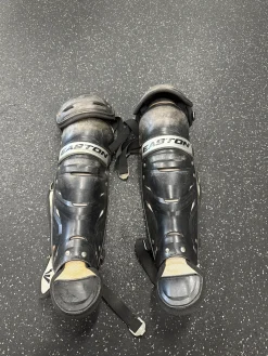 Used Easton GAMETIME CATCHERS SHINS Catchers Leg Guards Black Youth