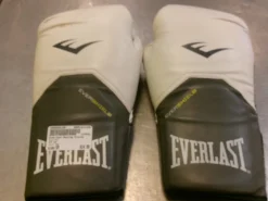 Used Everlast Boxing Gloves Red SM