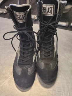 Used Everlast Junior 03.5 Boxing Shoes