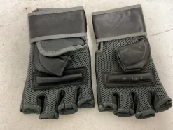 Used Everlast MMA KICKBOXING Gloves Black Senior