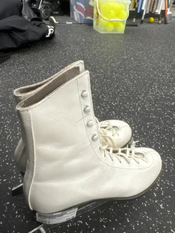 Used FIGURE SKATE WomensFigure Skate White Senior 8