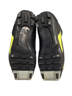 Used Fischer Boys NNN XC Ski Boots Yellow JR-01.5