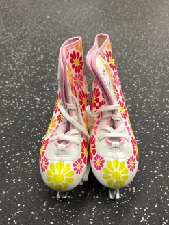 Used FLOWERS Girls Figure Skate White Youth 13.0