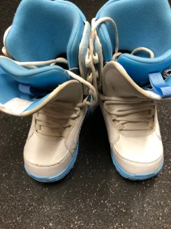 Used Forum THE BEBOP Girls Snowboard Boots White Junior 05