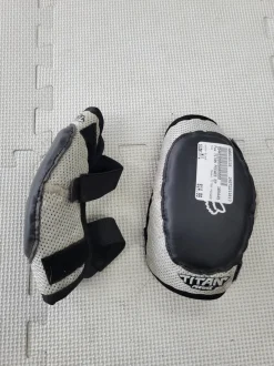 Used Fox TITAN PEEWEE M/L Motocross Protective Gear
