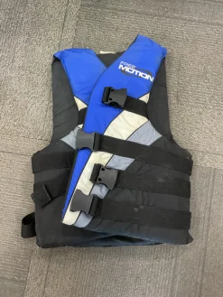 Used FREE MOTION PFD Adult PFD Royal Blue S/M
