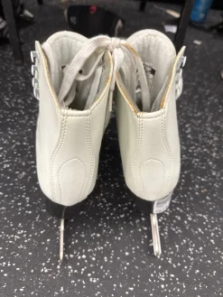 Used Hespeler Girls Figure Skate White Junior 05