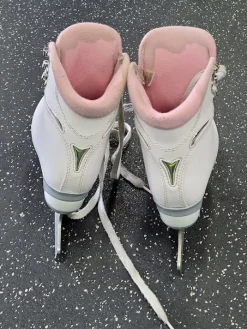 Used Jackson SOFT SKATE Girls Figure Skate White Junior 02