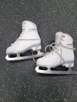 Used Jackson SOFT SKATE ULTIMA Girls Figure Skate White Junior 01