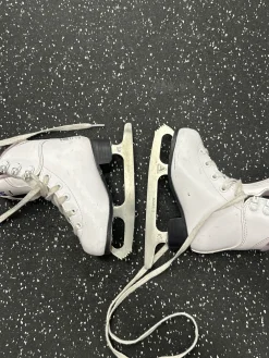 Used Jackson SOFTEC Girls Softboot Skate White Youth 09.0