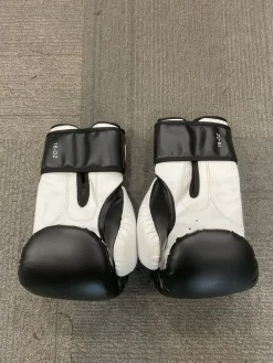 Used JAYEFO BOXING GLOVES Boxing Gloves Black And White Senior