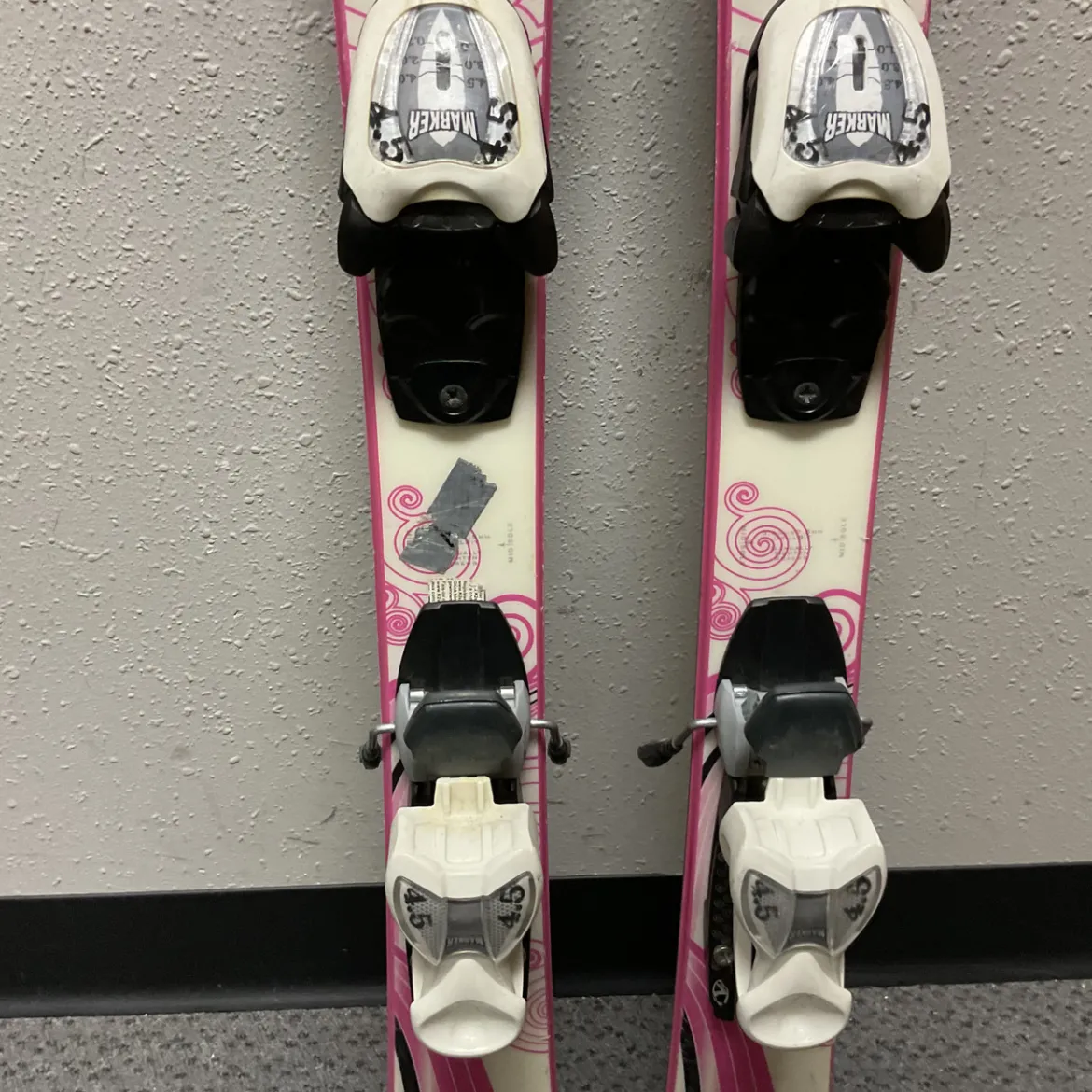 Used K2 LUV BUG Girls DH Ski/Binding White And Pink 100 cm