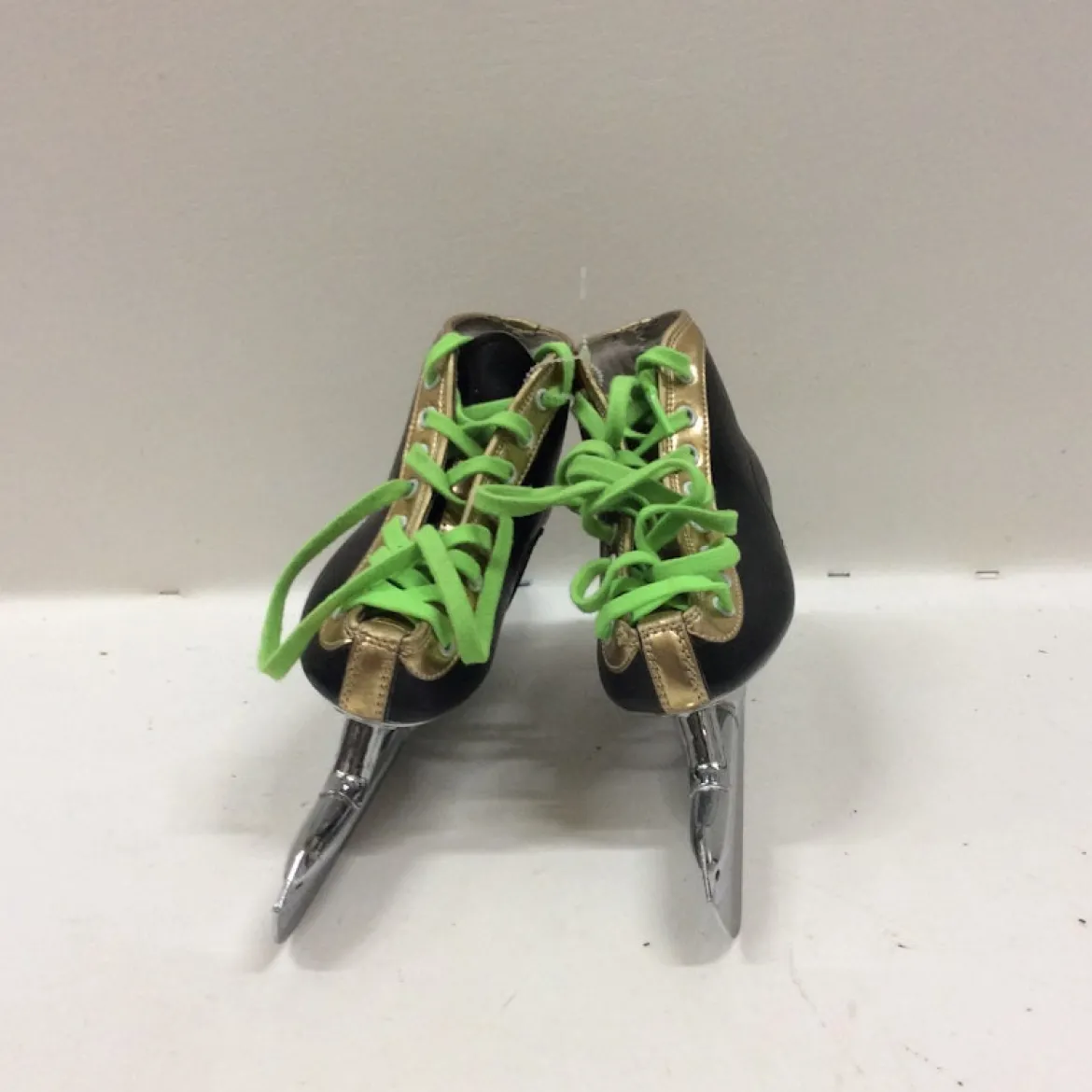 Used KYU SPORTS Junior 02.5 Speed Skates