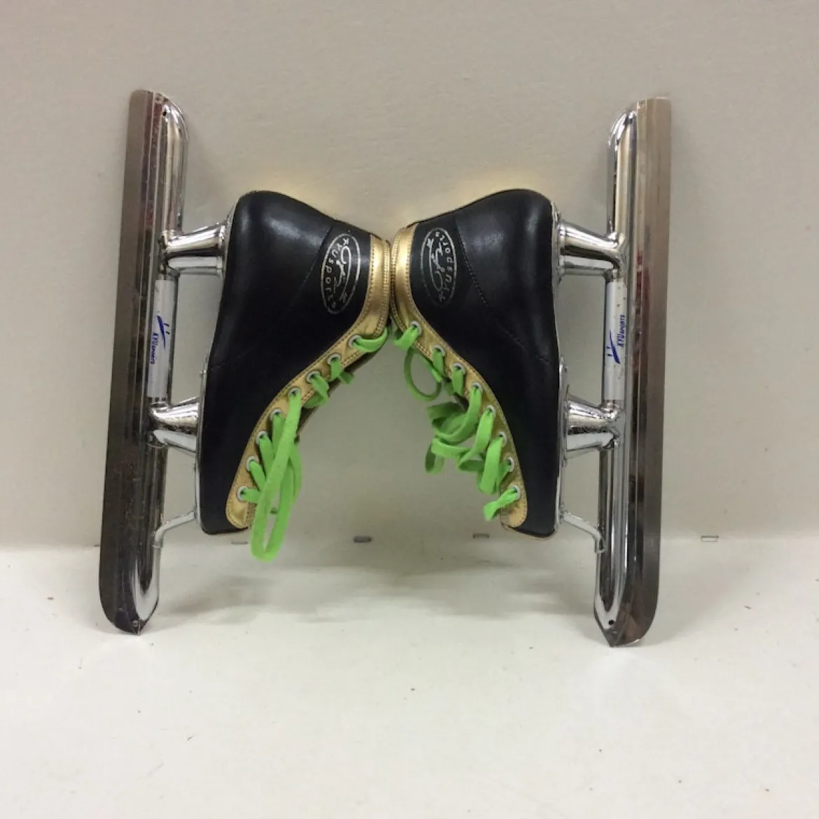 Used KYU SPORTS Junior 02.5 Speed Skates