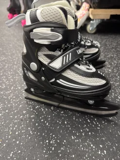 Used Lake Placid ADJUSTABLE 12-2 Boys Softboot Skate Black Adjustable