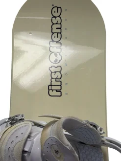 Used Lamar FIRST OFFENSE Snowboards 145 cm Womens Snowboard w/ MD Burton Stiletto Bindings