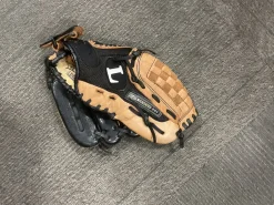 Used Louisville Slugger GENESIS 1884 BB/SB Glove RH Throw Black 10 1/2