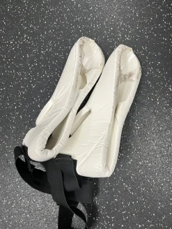 Used Martial Arts Foot Pads White LG