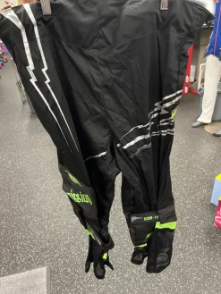 Used Mission AXIOM T6 STR HCKY PNT Youth Roller Pant Black LG