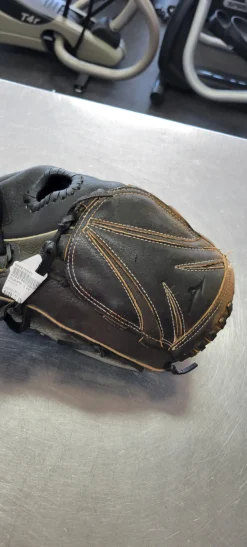 Used Mizuno 12 FP BB/SB Glove RH Throw Black 12"