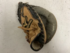 Used Mizuno Power Close GXC105 Baseball Catchers RH Throw Black And Tan 32 1/2"