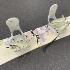 Used Morrow WILDFLOWER Womens Board/Bindings White 148 cm