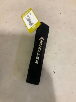 Used Mueller Medical Knee Braces
