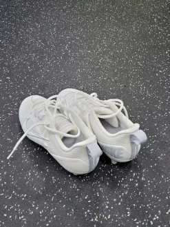 Used Nike LAX Cleats Boys White Junior 02.5