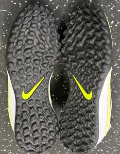 Used Nike PHANTOM GX ACADEMY Soccer Turf Shoes White Junior 03.5