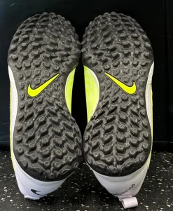 Used Nike PHANTOM GX ACADEMY Soccer Turf Shoes White Junior 03.5