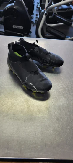 Used Nike Soccer Cleats Black Senior 5.5