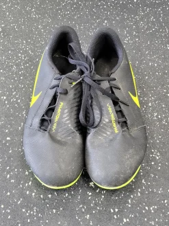 Used Nike Soccer Cleats Black Junior 06