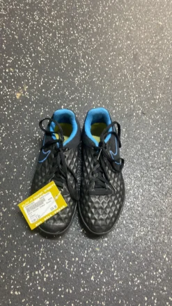 Used Nike Soccer Indoor Shoes Black Junior 03