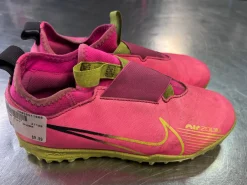 Used Nike Soccer Turf Shoes Pink Junior 03.5