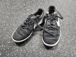 Used Nike Soccer Turf Shoes Black Junior 02.5